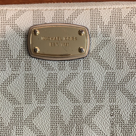 Michael Kors wallet/clutch - Picture 2 of 6